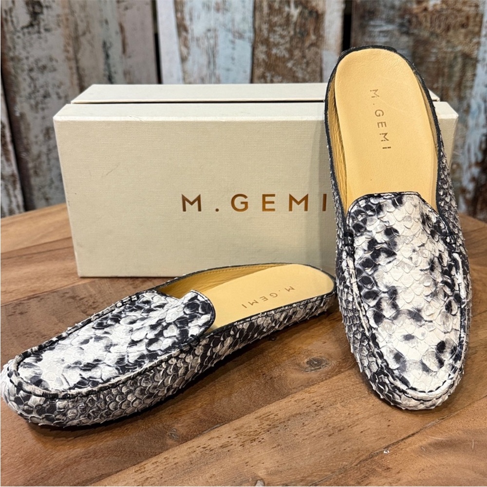 M. Gemi Monochrome Snake Pattern Loafers - Picture 7 of 7